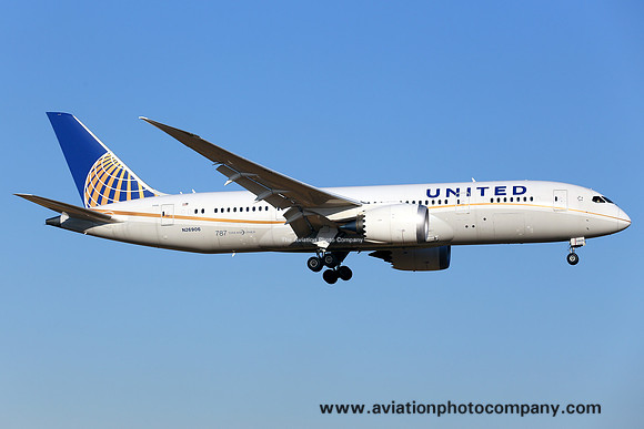 United Boeing 787-8 N26906 at Tokyo Narita (2014)