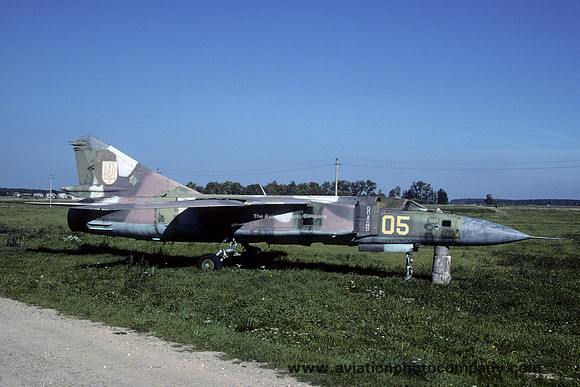 Ukrainian Air Force Mikoyan MiG-27 05 yellow (2003)