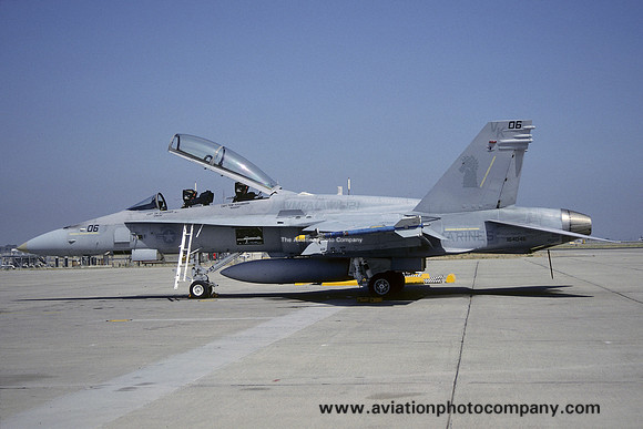 US Marines VMFA(AW)-121 McDonnell Douglas F/A-18D Hornet 164046/VK-06 (1991)