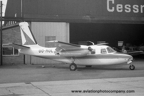 Aero Commander 680 OO-MOL