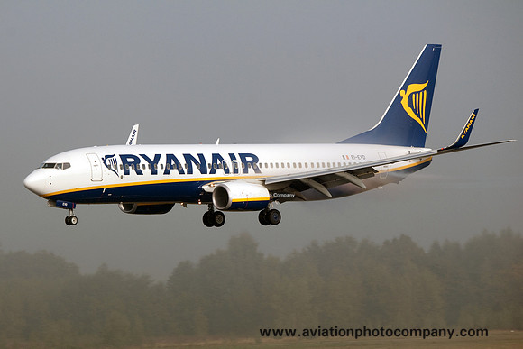 Ryanair Boeing 737-800 EI-EVD at Eindhoven (2013)