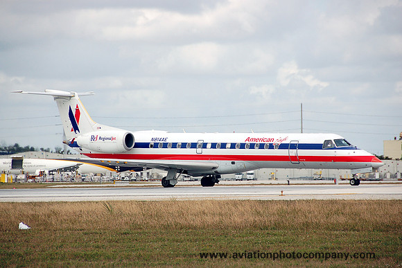 American Eagle Embraer EMB-135 N814AE at Miami IAP (2008)