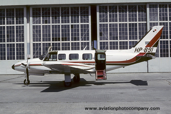 Piper PA-31-350 Navajo Chieftain HP-981 (1981)