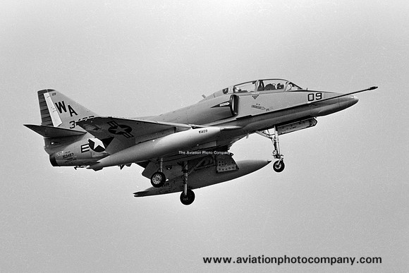 US Marines H&MS-12 Douglas TA-4F Skyhawk 153487/WA-09 (1973)