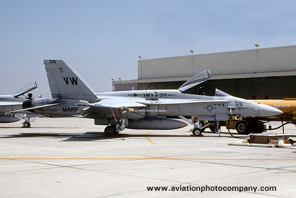 US Marines VMFA-314 McDonnell Douglas F/A-18A Hornet 162471/VW-05 (1991)