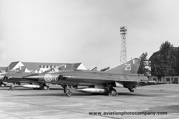 Swedish Air Force F10 SAAB Draken J-35F 35460/25 (1972)