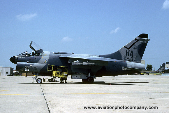 USAF Iowa ANG 174 TFS LTV A-7D Corsair 69-6210/HA (1991)