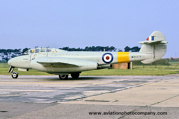 RAF Central Flying School Gloster Meteor T.7 WA669 (1973)