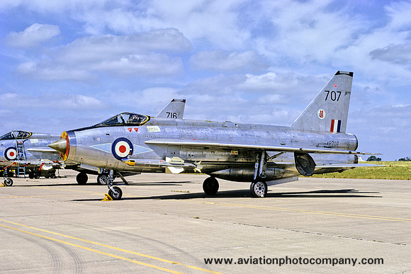 RAF 226 OCU 2T Squadron English Electric Lightning F.3 XP707 (1973)