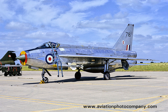 RAF 226 OCU 2T Squadron English Electric Lightning F.3 XR716 (1973)