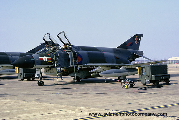 RAF 41 Squadron McDonnell F-4M Phantom FGR.2 XV495 (1974)