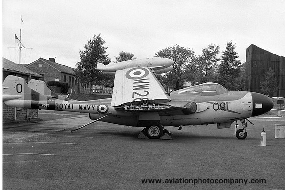 Royal Navy AES Arbroath De Havilland Sea Venom FAW.21 WW285 (1959)