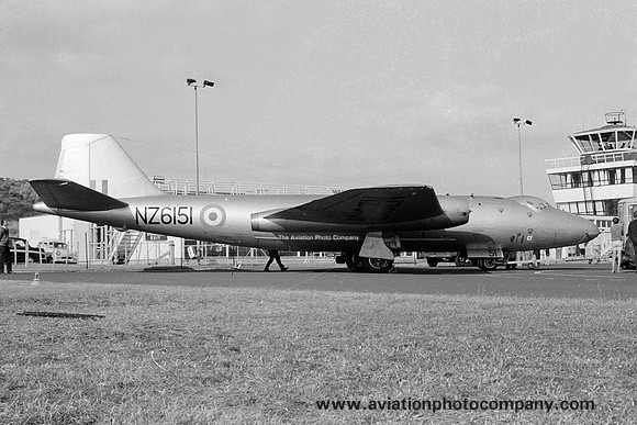 RNZAF 14 Squadron English Electric Canberra T.13 NZ6151 (1968)