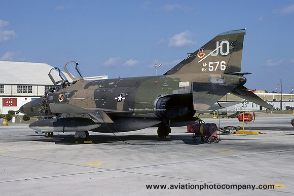 USAF 363 TRW 18 TRS McDonnell RF-4C Phantom 68-0576/JO (1977)