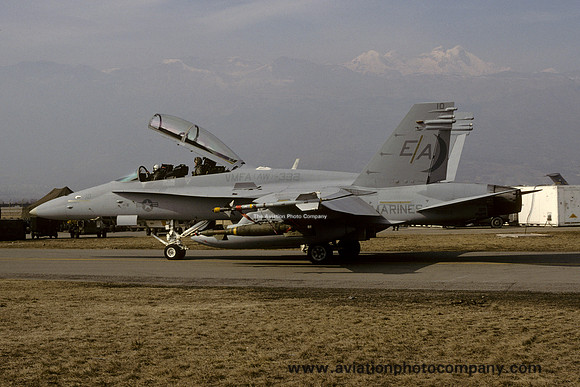 US Marines VMFA(AW)-332 F/A-18D Hornet 164884/EA-10 (1996)