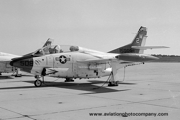 US Navy VT-19 T-2C Buckeye 156698/2M-508 (1974)