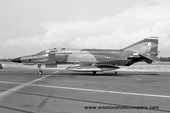 USAF Minnesota ANG 179 TRS RF-4C Phantom 64-1074 (1977)