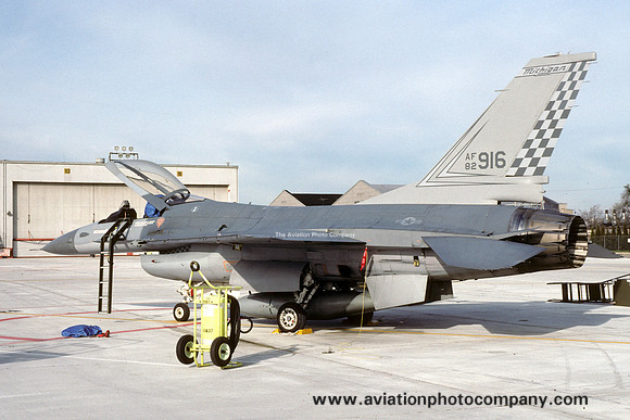 USAF Michigan ANG 171 FIS F-16A Fighting Falcon 82-0916 (1991)