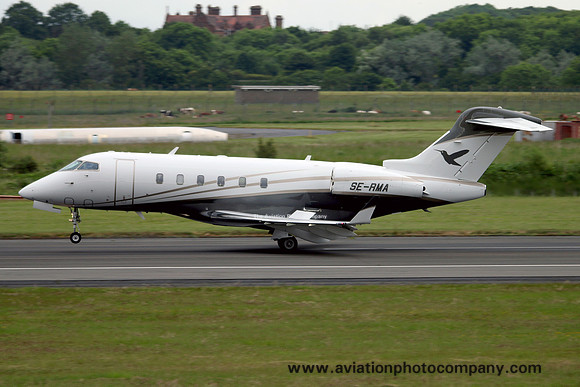 Svenskt Industriflyg AB Bombardier Challenger 300 SE-RMA at Prestwick (2016)