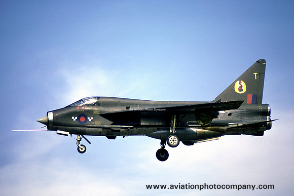 RAF 19 Squadron English Electric Lightning T.4 XM991/T (1974)
