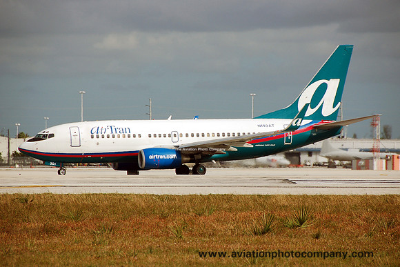 Air Tran Boeing 737-700 N149AT at Miami IAP (2008)