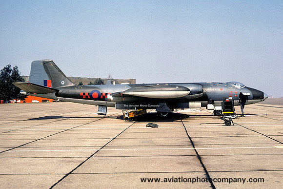 RAF 85 Squadron English Electric Canberra B.2 WP515 (1973)