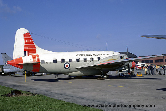 RAF Meteorological Research Flight Vickers Varsity T.1 WF425 (1971)