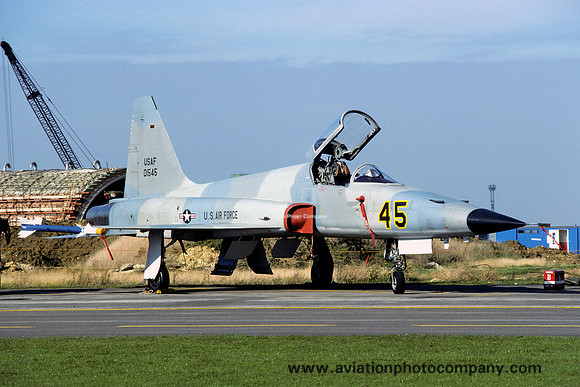 USAF 10 TRW 527 TFTAS Northrop T-5E Tiger 74-1545 (1977)