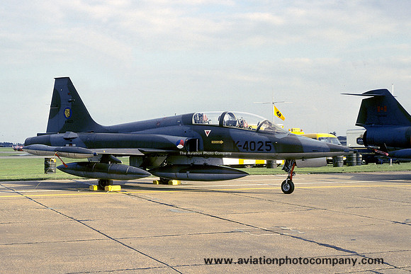 Dutch Air Force 315 Squadron Canadair NF-5B Freedom Fighter K4-25 (1980)