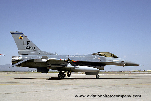 USAF 58 TTW 311 TFTS GD F-16C Fighting Falcon 88-0490/LF (1991)
