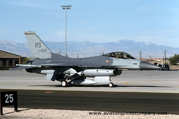 USAF 86 FW F-16C Fighting Falcon 85-1400/RS at Nellis AFB (1991)