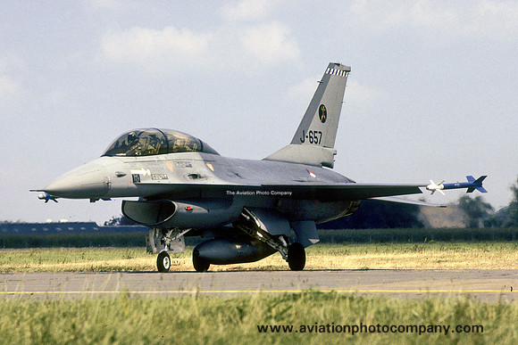 Dutch Air Force 323 Squadron GD F-16B Fighting Falcon J-657 (1990)