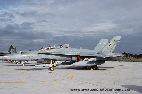Canadian Air Force AETE McDonnell Douglas CF-188B Hornet 188917 (1994)