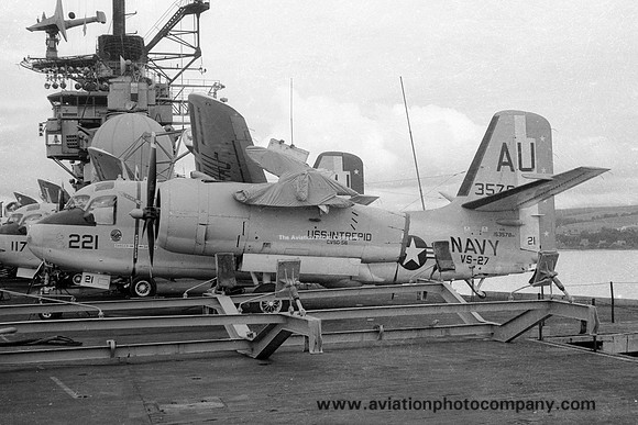US Navy VS-27 Grumman S-2E Tracker 153578/AU-221 on board USS Intrepid (1971)