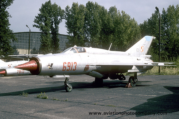 Polish Air Force Mikoyan MiG-21SPS 6913 (1994)