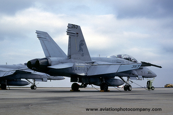 US Marines VFA-106 F/A-18D Hornet 164043/AD-353 (1991)