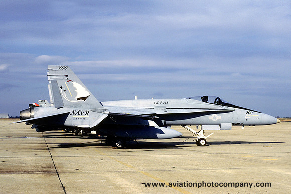 US Navy VFA-132 F/A-18A Hornet 162422/AK-200 (1990)