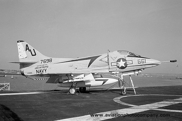 US Navy VA-45 Douglas A-4C Skyhawk 147698/AU-661 on board USS Intrepid (1971)