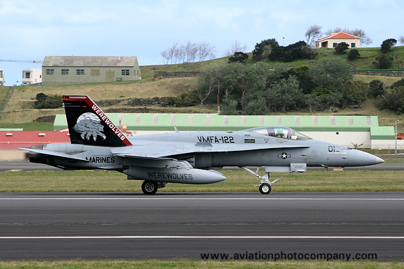 US Marines VMFA-122 McDonnell Douglas F/A-18C Hornet 164264/DC-01 at Lajes (2009)
