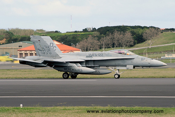 US Marines VMFA-122 McDonnell Douglas F/A-18C Hornet 164274/DC-07 at Lajes (2009)