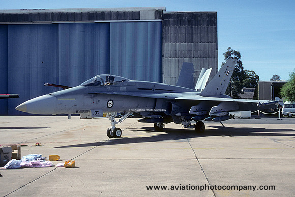 RAAF 7 Squadron McDonnell Douglas F/A-18A Hornet A21-32 (1988)