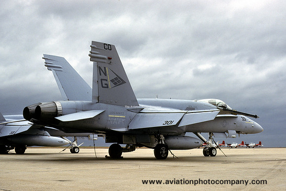 US Navy VFA-146 McDonnell Douglas F/A-18C Hornet 163992/NG-301 (1990)