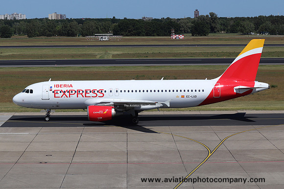 Iberia Express Airbus A320-214 EC-LUD (2018)