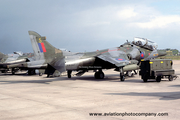 RAF 4 Squadron Hawker Siddeley Harrier T.4 XW927/S (1984)
