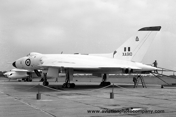 RAF 101 Squadron Avro Vulcan B.1 XA910 (1959)