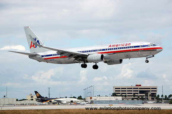 American Airlines Boeing 737-800 N967AN at Miami IAP (2008)