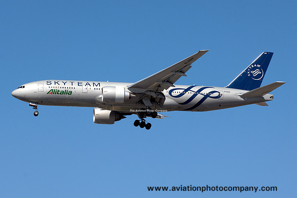 Alitalia (Skyteam) Boeing 777-200ER EI-DDH at Los Angeles IAP (2013)