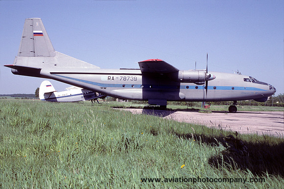 Antonov An-8 RA-78739 (1995)