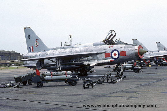 RAF 5 Squadron English Electric Lightning F.3 XR749/Q (1975)