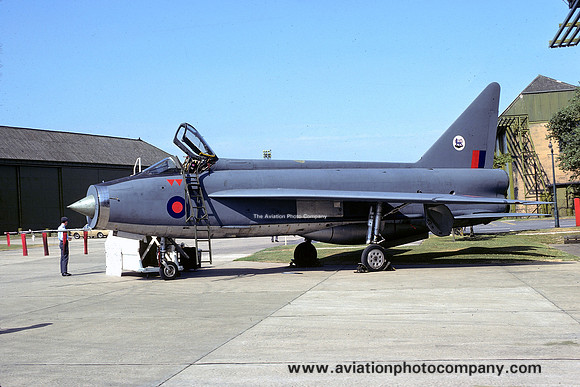 RAF English Electric Lightning F.1A XM181 paint trial aircraft (1975)
